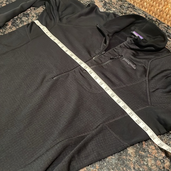 SOLD- Patagonia pullover - Picture 9 of 15